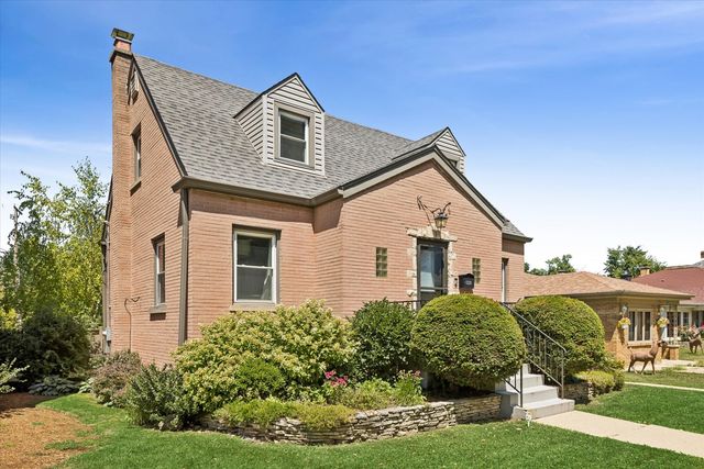 1320 E Washington Street, Des Plaines, IL 60016