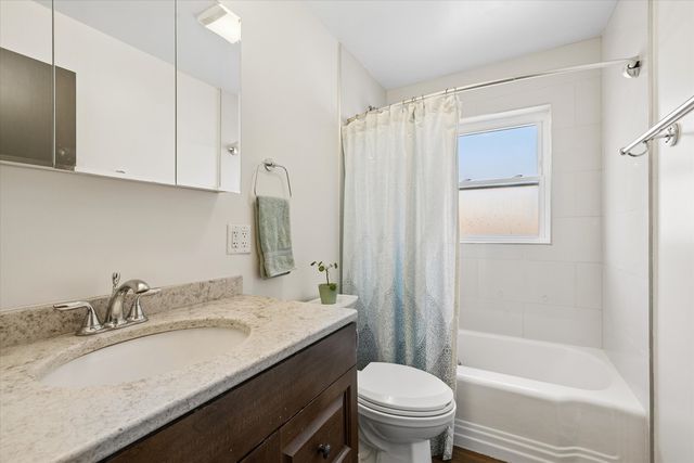 1320 E Washington Street, Des Plaines, IL 60016