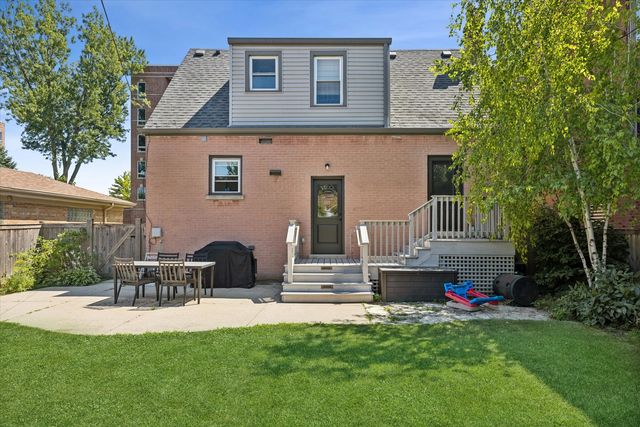 1320 E Washington Street, Des Plaines, IL 60016