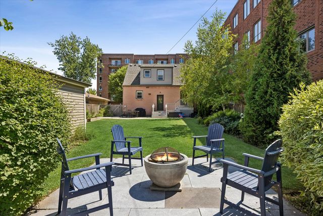 1320 E Washington Street, Des Plaines, IL 60016