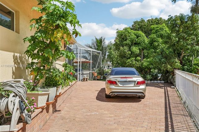 17211 SW 12th St, Pembroke Pines, FL 33029