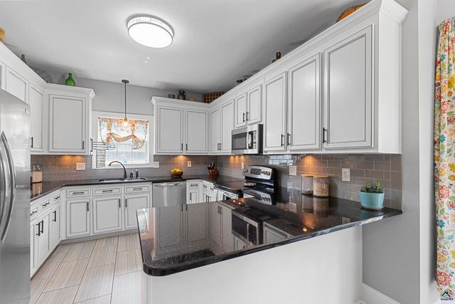 102 White Columns Drive, Kathleen, GA 31047