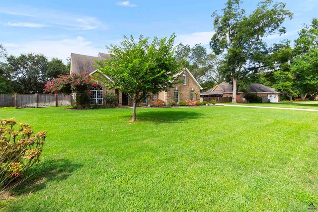 102 White Columns Drive, Kathleen, GA 31047