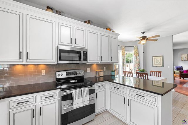 102 White Columns Drive, Kathleen, GA 31047