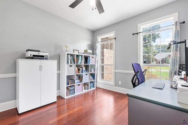 102 White Columns Drive, Kathleen, GA 31047