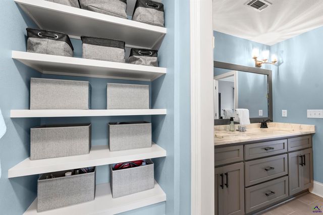 102 White Columns Drive, Kathleen, GA 31047