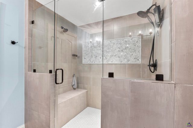 102 White Columns Drive, Kathleen, GA 31047