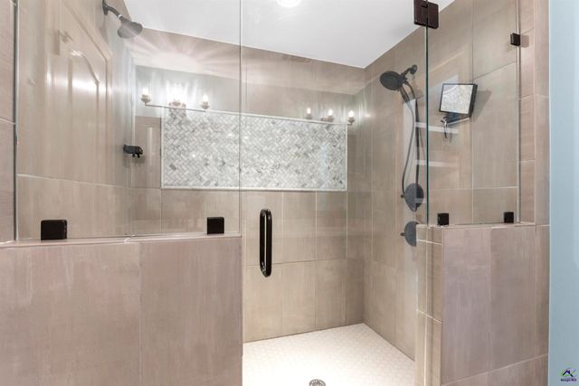 102 White Columns Drive, Kathleen, GA 31047