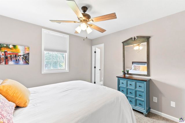 102 White Columns Drive, Kathleen, GA 31047