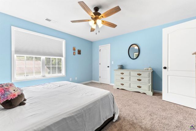 102 White Columns Drive, Kathleen, GA 31047