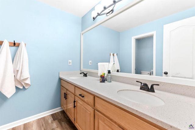 102 White Columns Drive, Kathleen, GA 31047