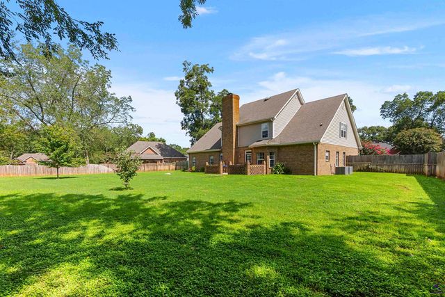 102 White Columns Drive, Kathleen, GA 31047