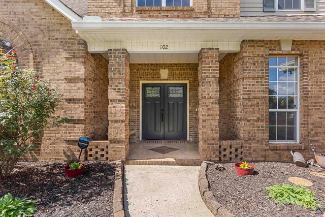 102 White Columns Drive, Kathleen, GA 31047