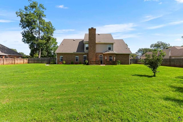 102 White Columns Drive, Kathleen, GA 31047