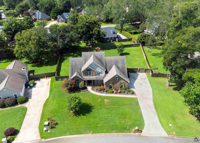 102 White Columns Drive, Kathleen, GA 31047