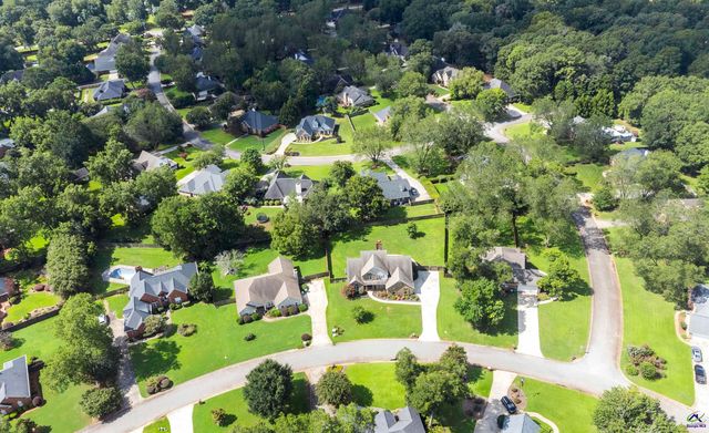 102 White Columns Drive, Kathleen, GA 31047