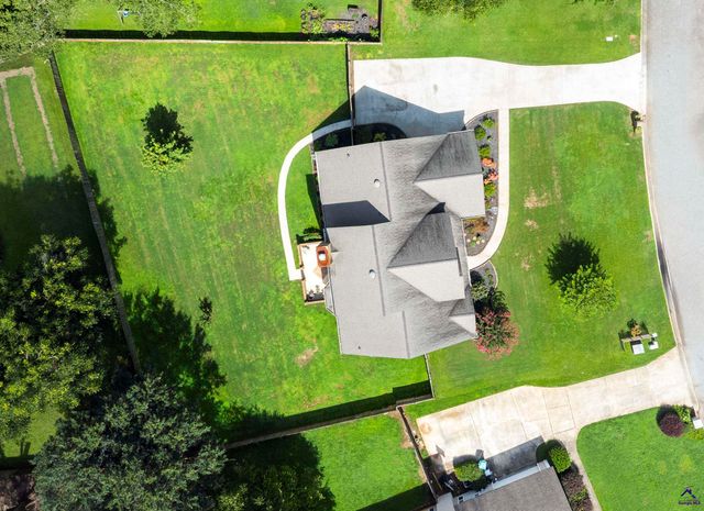 102 White Columns Drive, Kathleen, GA 31047