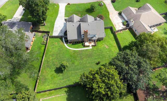 102 White Columns Drive, Kathleen, GA 31047