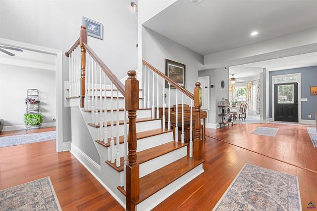 102 White Columns Drive, Kathleen, GA 31047