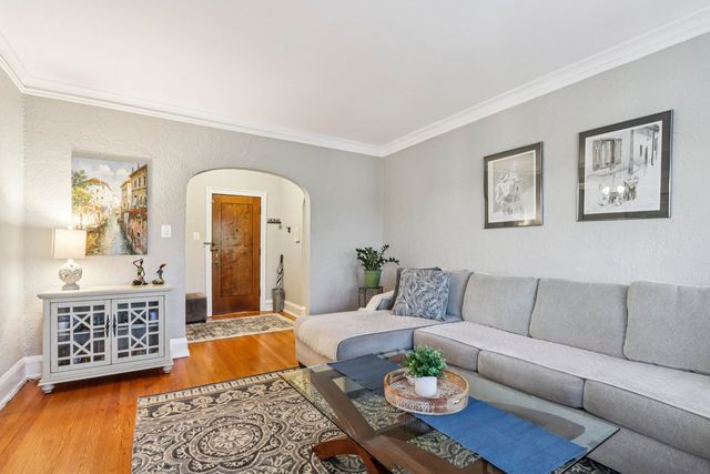 6203 N Oakley Street 3, Chicago, IL 60659