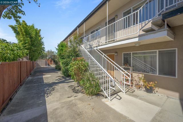 2134 Mcgee Ave B, Berkeley, CA 94703