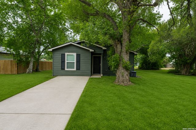 229 VIRGINIA ST, Pleasanton, TX 78064