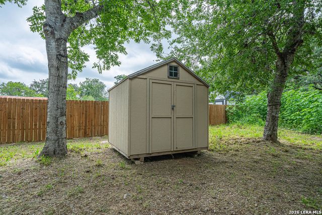229 VIRGINIA ST, Pleasanton, TX 78064
