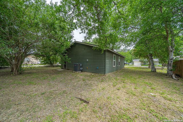 229 VIRGINIA ST, Pleasanton, TX 78064