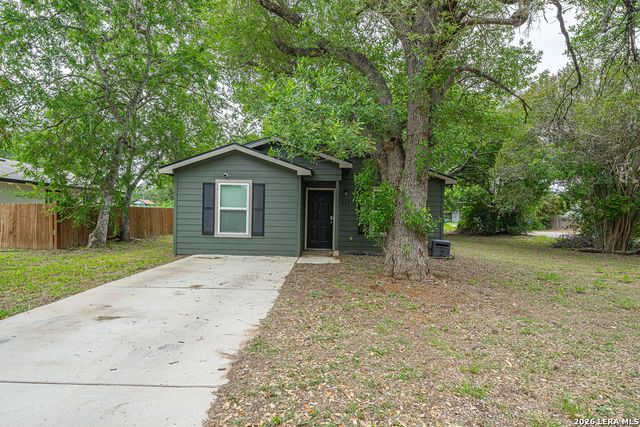 229 VIRGINIA ST, Pleasanton, TX 78064