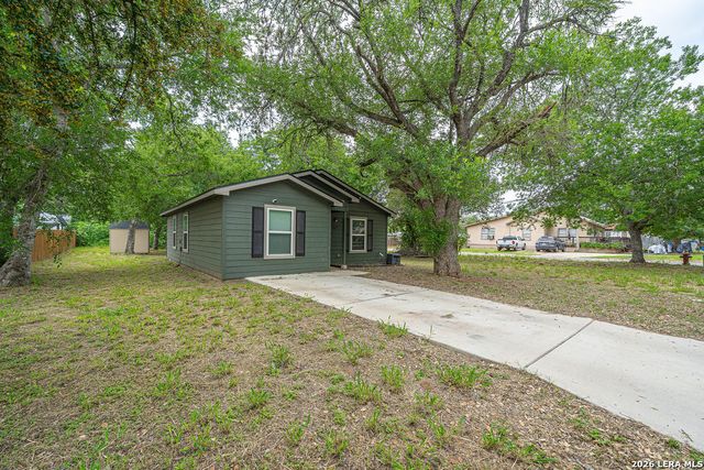 229 VIRGINIA ST, Pleasanton, TX 78064