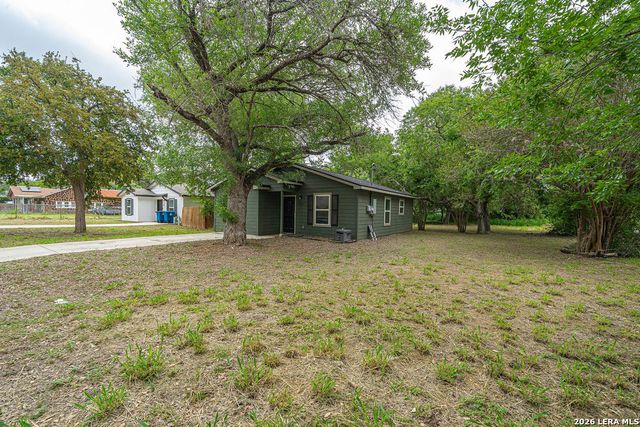 229 VIRGINIA ST, Pleasanton, TX 78064