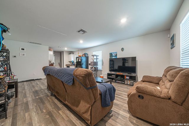 229 VIRGINIA ST, Pleasanton, TX 78064