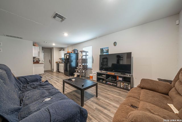 229 VIRGINIA ST, Pleasanton, TX 78064