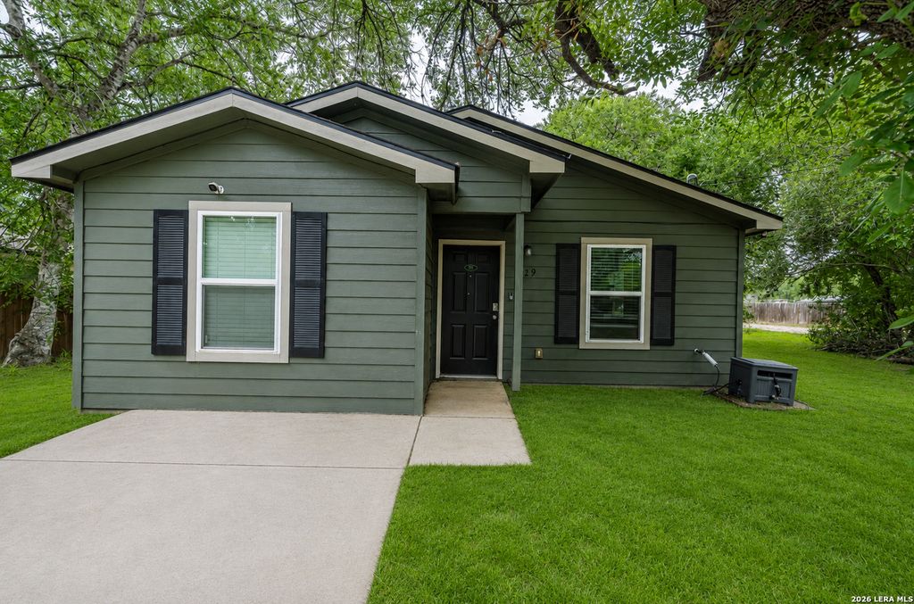 229 VIRGINIA ST, Pleasanton, TX 78064