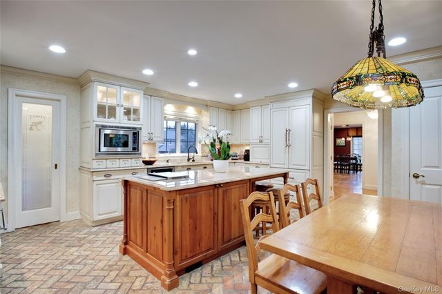 330 Chestnut Drive, East Hills, NY 11576