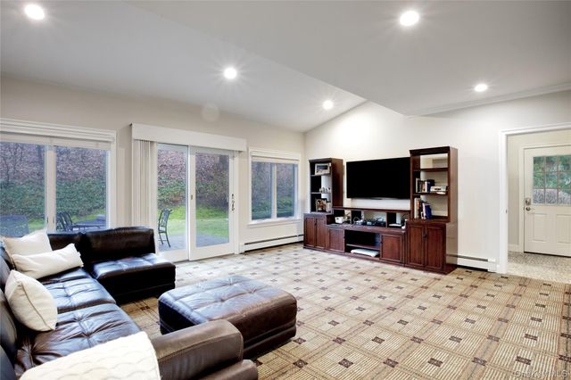 330 Chestnut Drive, East Hills, NY 11576