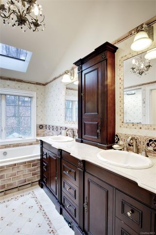 330 Chestnut Drive, East Hills, NY 11576