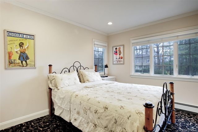 330 Chestnut Drive, East Hills, NY 11576