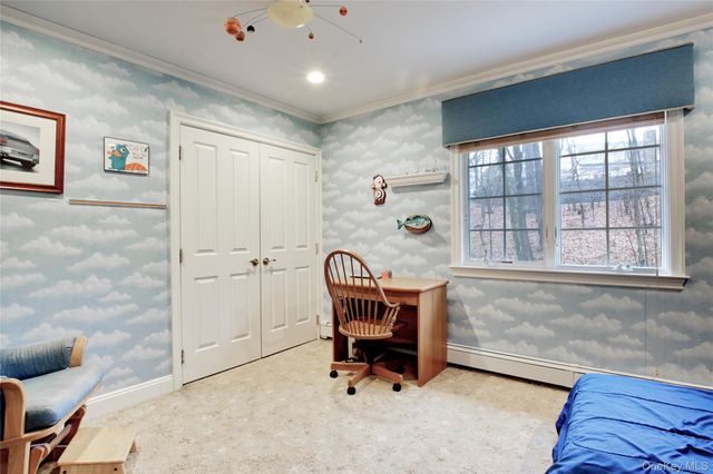 330 Chestnut Drive, East Hills, NY 11576