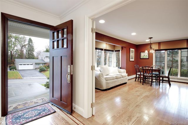 330 Chestnut Drive, East Hills, NY 11576