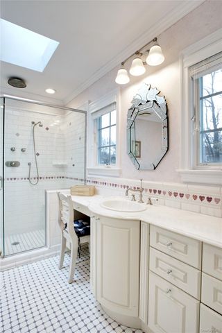 330 Chestnut Drive, East Hills, NY 11576
