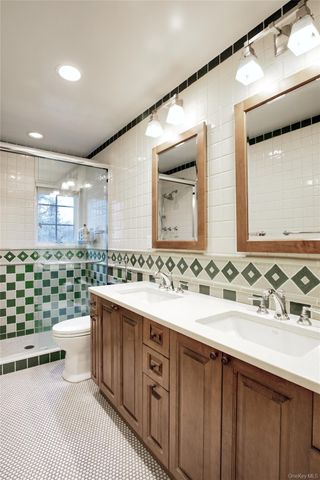 330 Chestnut Drive, East Hills, NY 11576