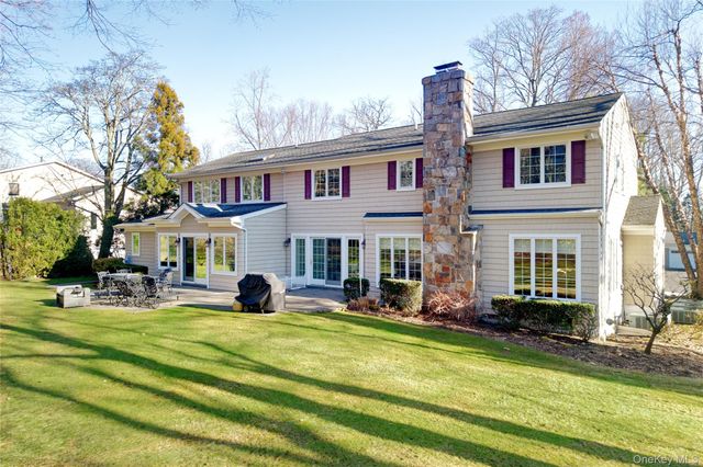 330 Chestnut Drive, East Hills, NY 11576