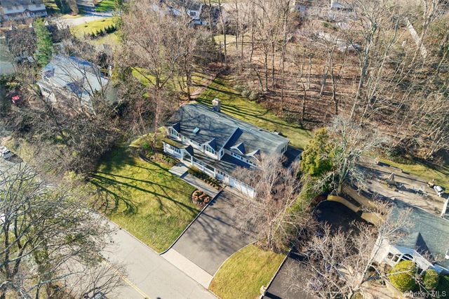 330 Chestnut Drive, East Hills, NY 11576