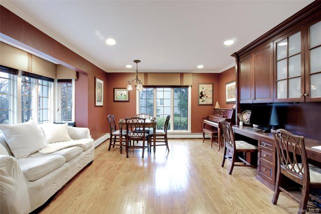 330 Chestnut Drive, East Hills, NY 11576