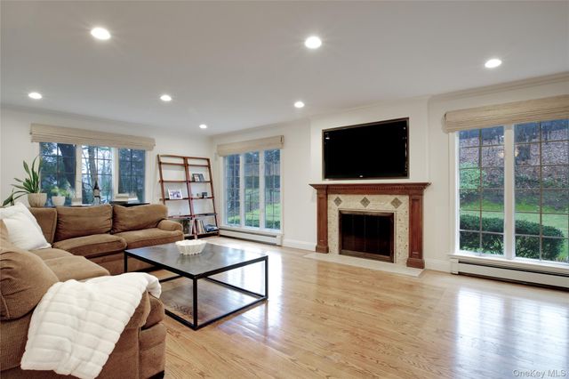 330 Chestnut Drive, East Hills, NY 11576