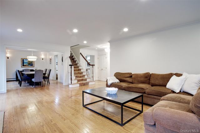 330 Chestnut Drive, East Hills, NY 11576