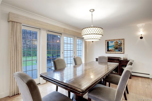 330 Chestnut Drive, East Hills, NY 11576