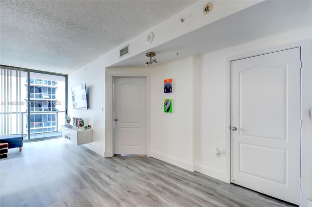 5077 NW 7th St 1216, Miami, FL 33126