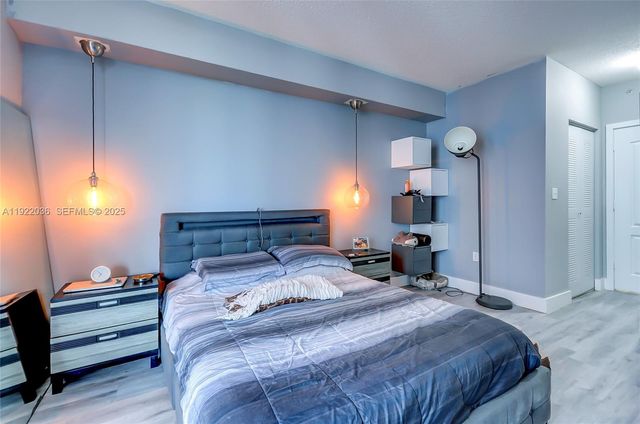 5077 NW 7th St 1216, Miami, FL 33126